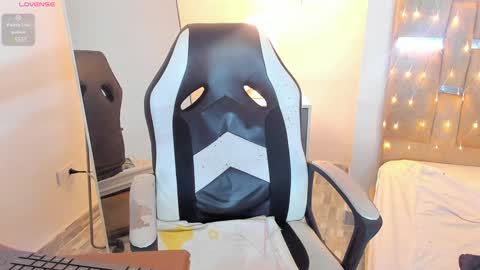 sofi smith online show from January 31, 2025, 1:33 am