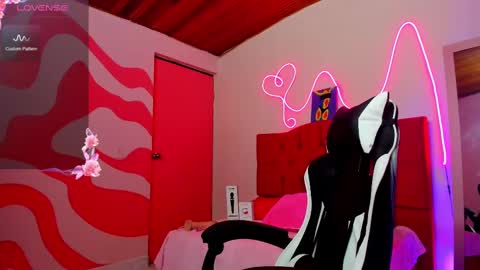 Snapshot of sofi_sweetcam21 chatting on February 10, 2025, 10:42 am LAURA SOFIA online show from February 10, 2025, 10:42 am