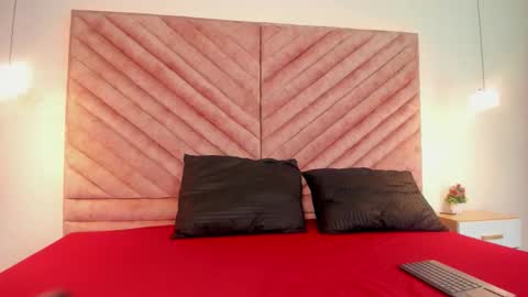 Snapshot of sofia__ll chatting on December 17, 2025, 8:04 pm sofia__ll online show from December 17, 2025, 8:04 pm