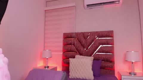 sofia gomes online show from July 19, 2026, 11:58 am