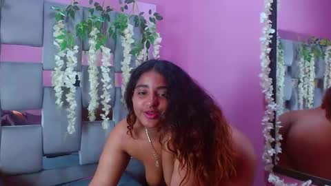 Snapshot of sofia_hernandeez_ chatting on December 13, 2024, 5:21 pm Sofi online show from December 13, 2024, 5:21 pm