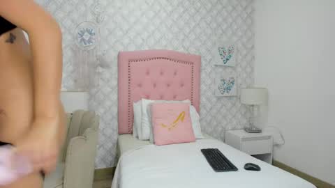 sofia_martinez9 online show from June 2, 2026, 7:38 pm