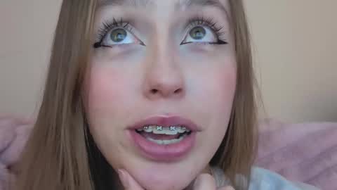 Snapshot of sofia_palacios_ chatting on September 26, 2025, 3:43 am online show from September 26, 2025, 3:43 am