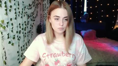 sofia_rosemary online show from September 15, 2025, 12:49 pm