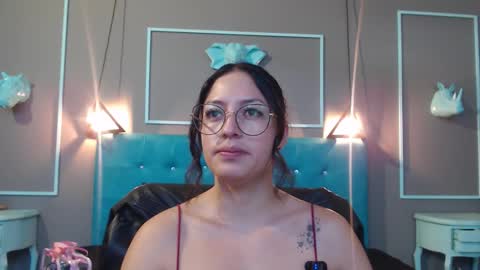 Sofa online show from November 9, 2025, 11:19 am