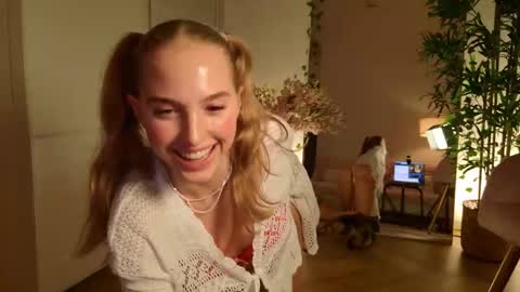 Snapshot of sofiaaaxoxoxo chatting on October 28, 2025, 4:53 pm Sofia online show from October 28, 2025, 4:53 pm