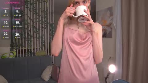 Sofia Help me overcome shynes with 100 thumbs up online show from October 18, 2025, 7:47 pm