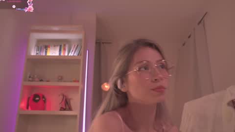 Snapshot of soficb chatting on March 6, 2025, 10:04 pm Sofi online show from March 6, 2025, 10:04 pm