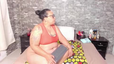 Vicky  online show from December 29, 2024, 9:50 am