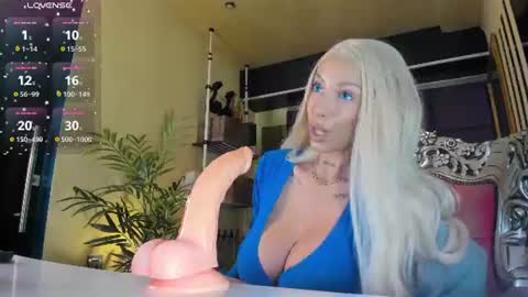 Snapshot of sofiequeen_ chatting on June 21, 2026, 4:04 am IG bar bieroyal online show from June 21, 2026, 4:04 am
