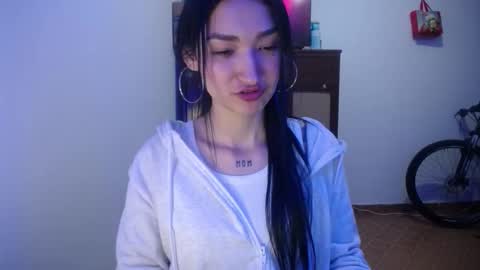 sofii_cute01 online show from November 25, 2025, 9:37 pm