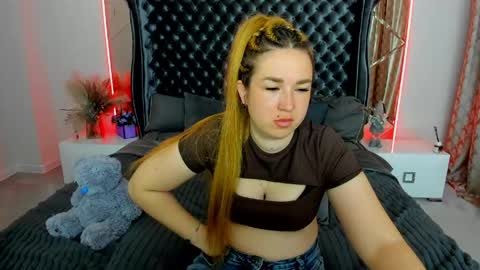 Snapshot of sofii_darling chatting on April 18, 2026, 5:00 am sofii_darling online show from April 18, 2026, 5:00 am