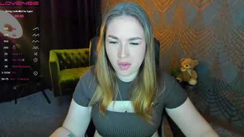 Snapshot of sofii_darling chatting on April 27, 2026, 5:00 pm sofii_darling online show from April 27, 2026, 5:00 pm