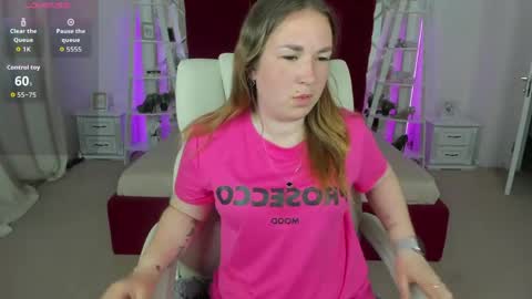 Snapshot of sofii_darling chatting on May 7, 2026, 4:34 pm sofii_darling online show from May 7, 2026, 4:34 pm