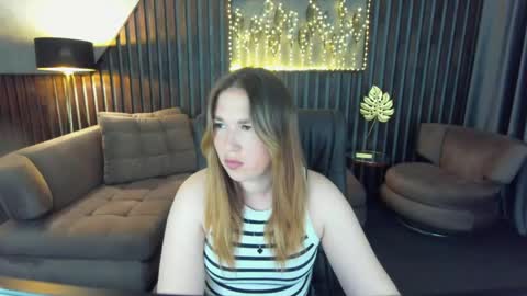Snapshot of sofii_darling chatting on May 10, 2026, 4:23 pm sofii_darling online show from May 10, 2026, 4:23 pm