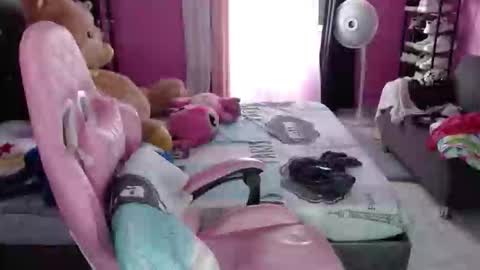 sofia Dreams online show from February 15, 2026, 7:43 pm