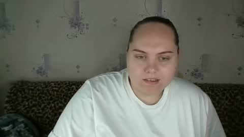 Snapshot of softhypnose chatting on August 3, 2026, 9:04 am softhypnose online show from August 3, 2026, 9:04 am