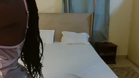 Snapshot of softlysinful chatting on December 1, 2025, 12:43 pm softlysinful online show from December 1, 2025, 12:43 pm