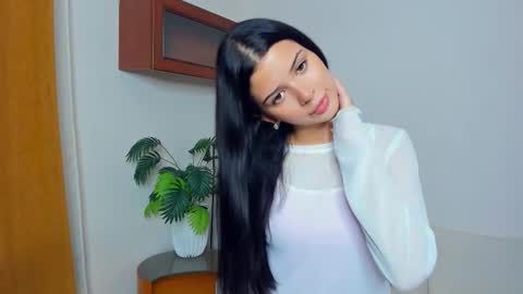 Snapshot of softlyy_bold chatting on September 9, 2025, 6:46 am Alice online show from September 9, 2025, 6:46 am