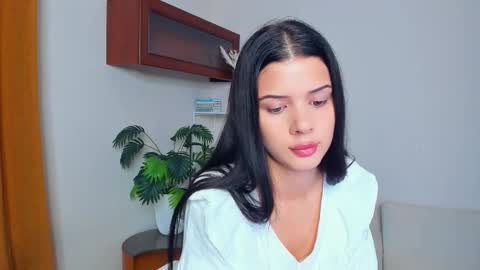 Snapshot of softlyy_bold chatting on September 19, 2025, 6:48 am Alice online show from September 19, 2025, 6:48 am