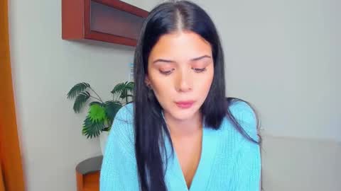 Snapshot of softlyy_bold chatting on September 23, 2025, 6:49 am Alice online show from September 23, 2025, 6:49 am