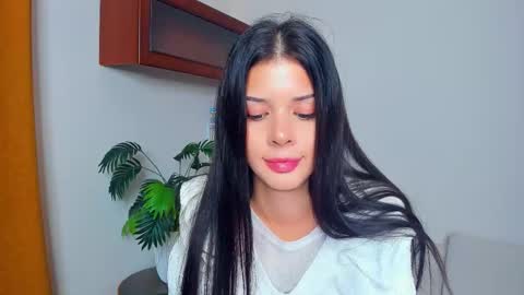 Snapshot of softlyy_bold chatting on October 11, 2025, 6:56 am Alice online show from October 11, 2025, 6:56 am