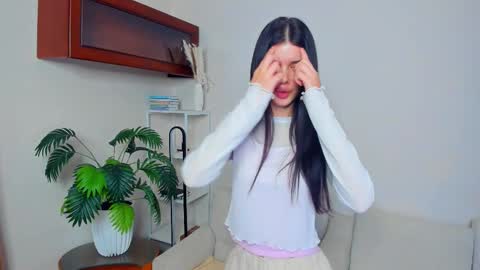 Snapshot of softlyy_bold chatting on October 14, 2025, 7:09 am Alice online show from October 14, 2025, 7:09 am