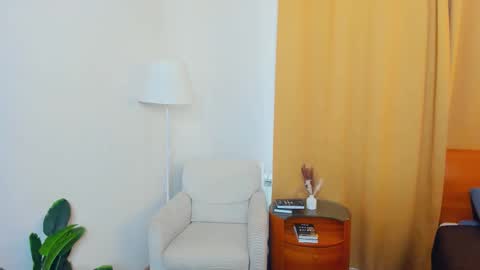 Snapshot of softlyy_bold chatting on November 5, 2025, 6:57 am Alice online show from November 5, 2025, 6:57 am