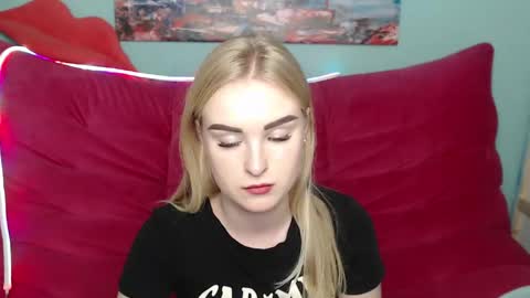 sofysoft online show from November 1, 2025, 5:48 pm