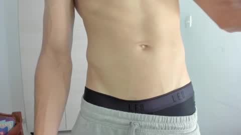Snapshot of sola_enzo chatting on June 2, 2026, 5:42 am sola_enzo online show from June 2, 2026, 5:42 am