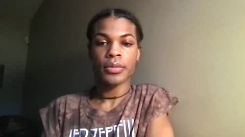 SolaceEve online show from October 23, 2025, 7:01 pm