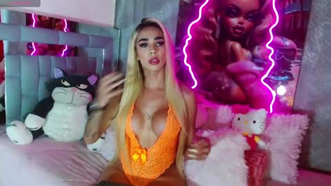 instagram    evalunavelez1. online show from March 11, 2025, 9:15 pm