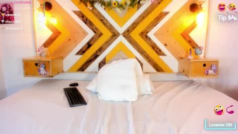 Sol  online show from October 3, 2025, 8:39 pm