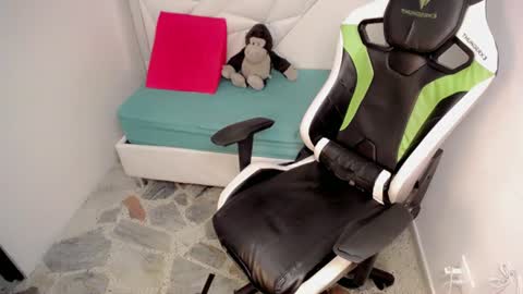 ESTEBAN online show from June 19, 2026, 2:05 am