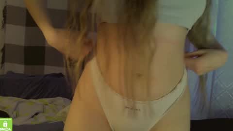 Snapshot of song_to_the_siren chatting on December 17, 2024, 10:23 am Mary online show from December 17, 2024, 10:23 am