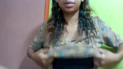 sonia4000 online show from July 22, 2026, 2:25 am