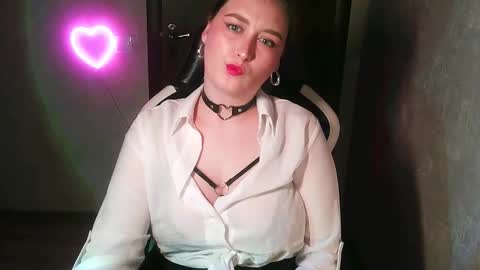 Snapshot of sonibear chatting on September 18, 2025, 10:45 pm OksiFels online show from September 18, 2025, 10:45 pm