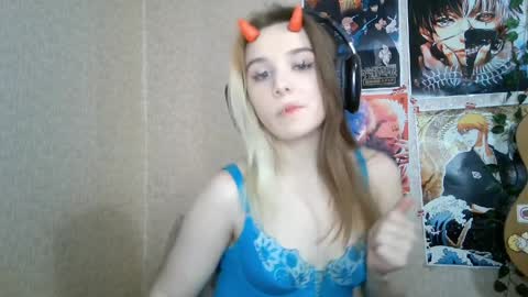 Mila online show from April 4, 2026, 5:10 pm