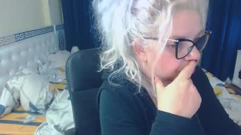 Snapshot of sonyamilf chatting on January 20, 2025, 5:48 pm Sonya online show from January 20, 2025, 5:48 pm