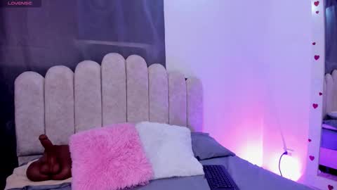 Snapshot of soofii_james chatting on September 17, 2025, 11:34 am sofi online show from September 17, 2025, 11:34 am