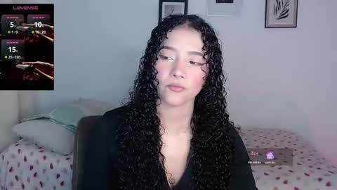Snapshot of sophi_baby chatting on October 27, 2025, 4:38 am Sophi baby online show from October 27, 2025, 4:38 am