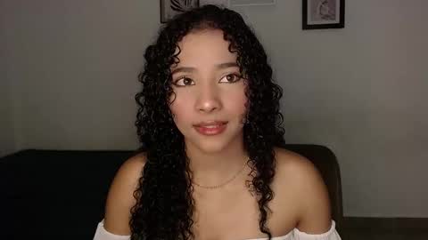 Snapshot of sophi_baby chatting on November 21, 2025, 4:22 am Sophi baby online show from November 21, 2025, 4:22 am