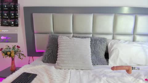 Snapshot of sophi_leone_ chatting on February 17, 2026, 9:10 pm sophi Leone online show from February 17, 2026, 9:10 pm