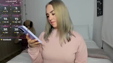 Snapshot of sophi_moreno chatting on December 4, 2024, 3:26 am Sofi online show from December 4, 2024, 3:26 am