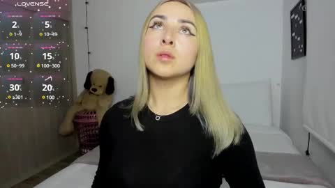 Snapshot of sophi_moreno chatting on December 11, 2024, 3:02 am Sofi online show from December 11, 2024, 3:02 am