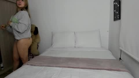 Snapshot of sophi_moreno chatting on December 12, 2024, 2:37 am Sofi online show from December 12, 2024, 2:37 am