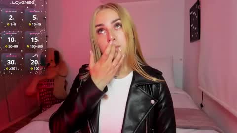 Snapshot of sophi_moreno chatting on December 19, 2024, 4:23 am Sofi online show from December 19, 2024, 4:23 am