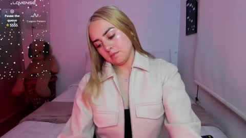 Snapshot of sophi_moreno chatting on December 24, 2024, 2:10 am Sofi online show from December 24, 2024, 2:10 am