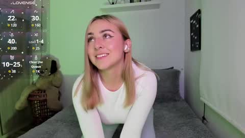 Snapshot of sophi_moreno chatting on February 6, 2025, 3:48 am Sofi online show from February 6, 2025, 3:48 am