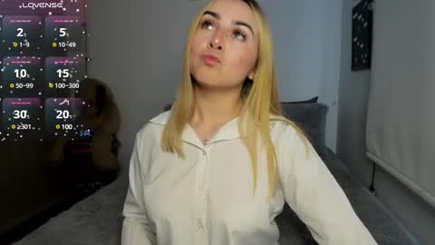 Snapshot of sophi_moreno chatting on February 26, 2025, 10:42 pm Sofi online show from February 26, 2025, 10:42 pm